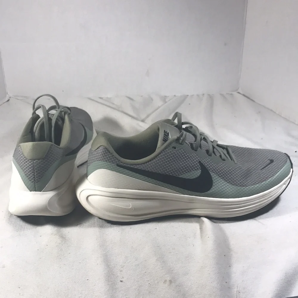 Nike Revolution 8 Light Army Black Jade Horizon Men's Running Sneakers Size 11